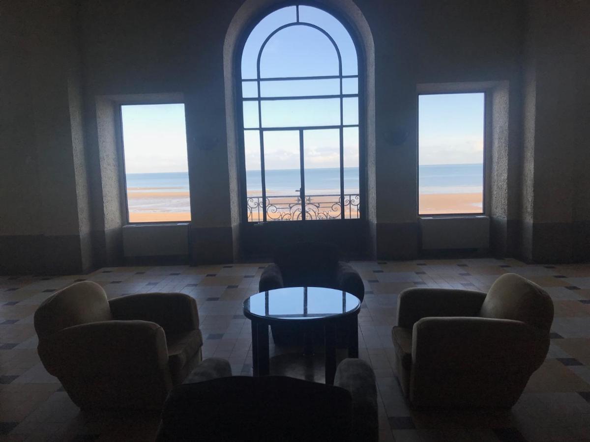 Appartement Chambre Grand Lit Pieds Dans L'eau à *